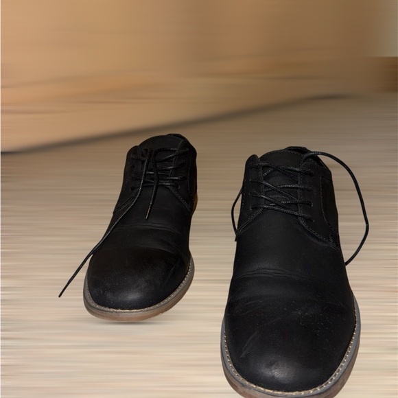Sleek Black Chukka Boots for Men - Picture 1 of 4